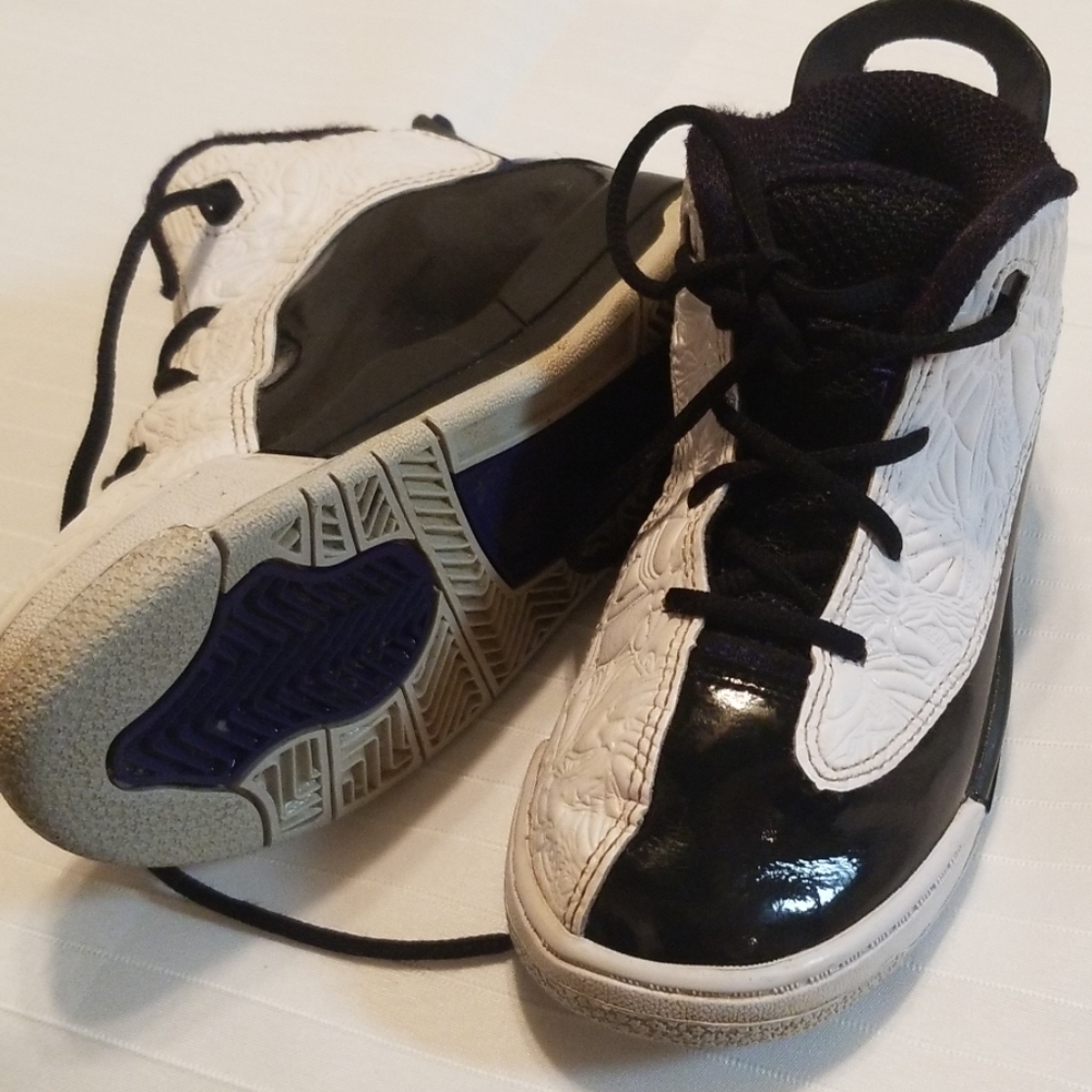 Jordan Sneakers - Picture 3 of 5